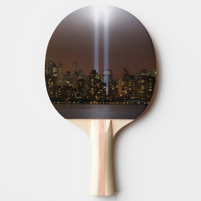 Världshandel centrerar tribute i ljust i New York. Pingisracket (Framsidan)