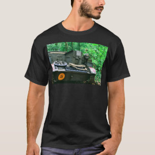 Världskrig 2 beväpnade Fordon i en skog. T Shirt
