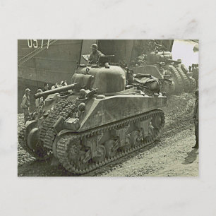 Världskrig II Sherman tank ilandstigit från LST Vykort