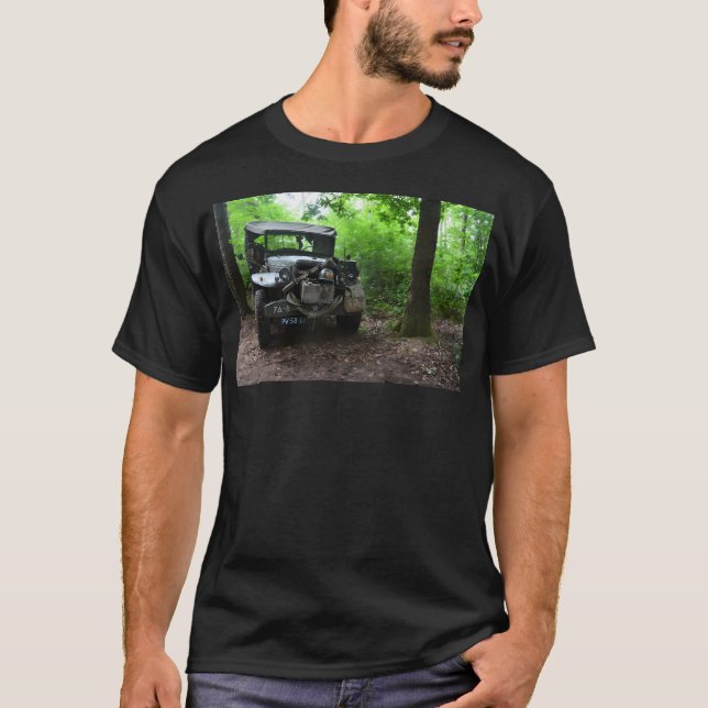 Världskrig två Lastbil i skogen. T Shirt (Framsida)