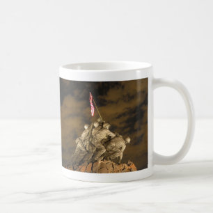 Världskriget II Iwo Jima minnes- Arlington VA Kaffemugg