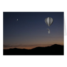 Världsresenär. Luftballong, solnedgång och måne