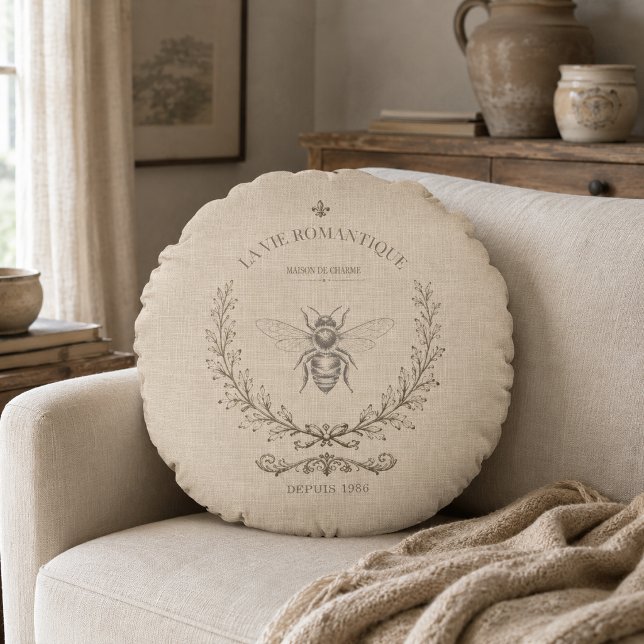 Varm Beige Bihuggning | Fransk Landsbygd Rustik  Rund Kudde (Skapare uppladdad)