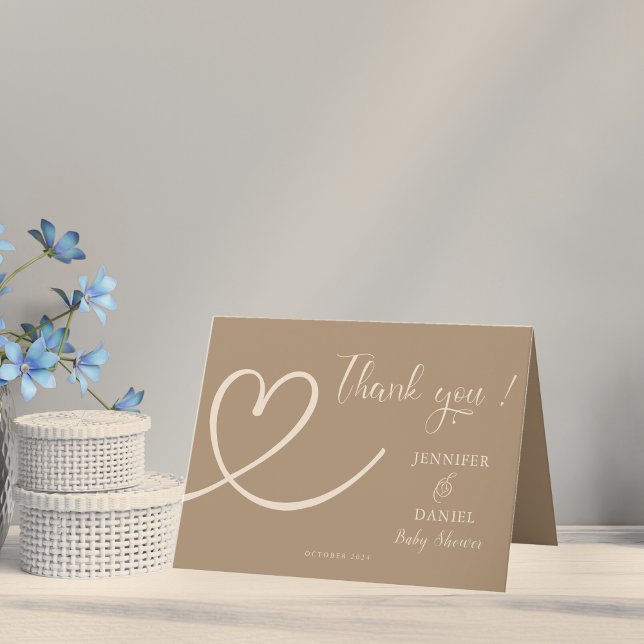 Varm Beige Modern Script Heart Baby Shower Tack Kort (Skapare uppladdad)