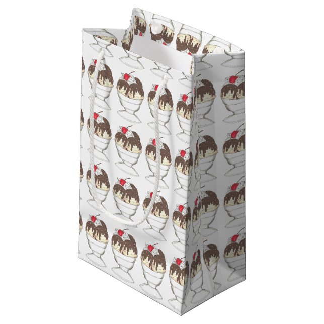 Varm Chokladglass Sundae Efterrätt Skopor Butik (Framsidan Vinklad)