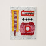 Varm här inne - Abstrakt konst Pussel<br><div class="desc">En rad former och symboler ordnas i en abstrakt med en texturerad bakgrund. Fetma,  varma färg av rött,  gult och orange dominerar teckningen,  och det finns en betydande kontrast i mönster och symboler som rand och plustecken i svartvitt. Allt på en texturerad,  vit bakgrund..</div>