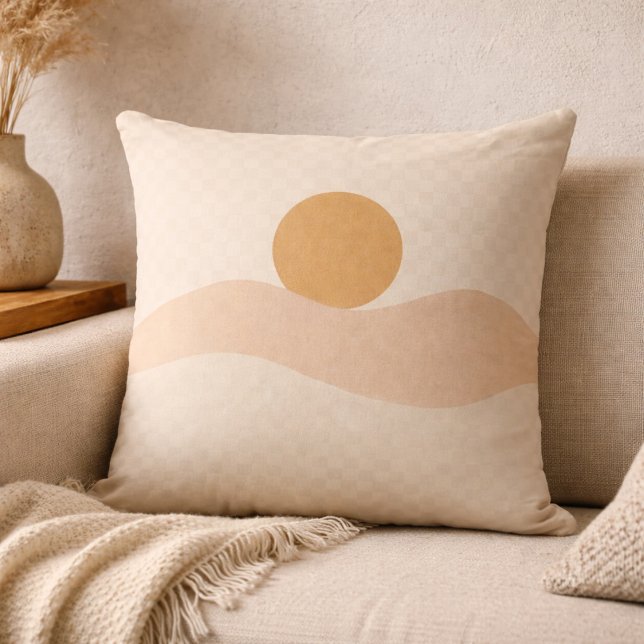 Varm ökenlysa kastkudde kudde (Beige and taupe desert sun art for a grounded neutral living room.)