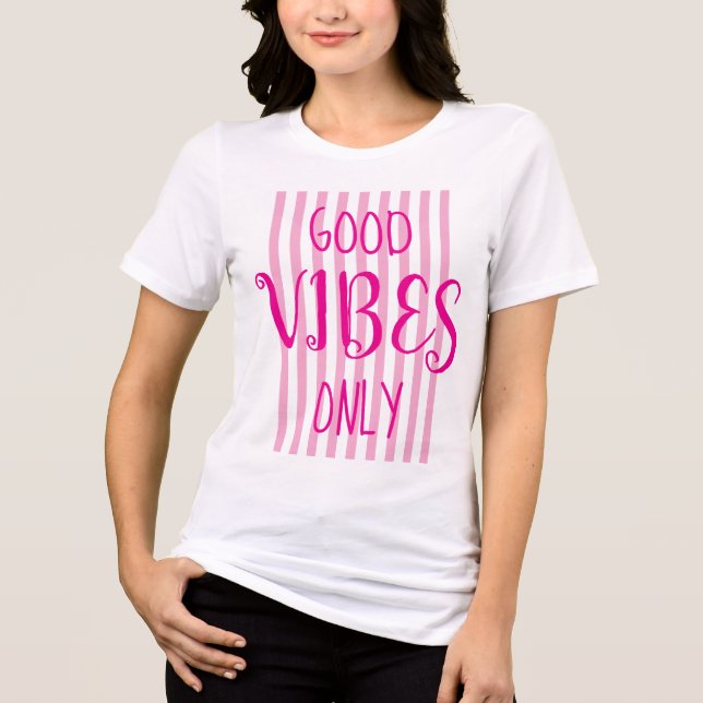 Varm rosa endast bra vibrationer typografi t shirt (Framsida)