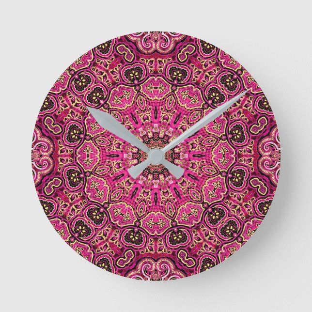 Varm rosa geometrisk mandalamotiv rund klocka (Framsida)