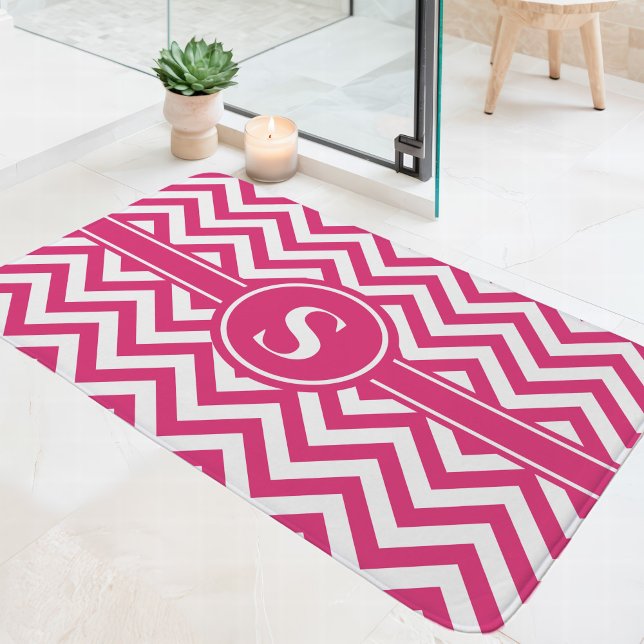 Varm Rosa Och Vit Chevron Monogram Badrumsmatta (Skapare uppladdad)