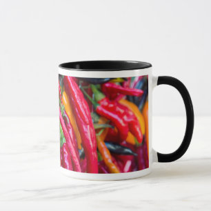 Varma chilipeppar på bondens marknad i Madison Mugg