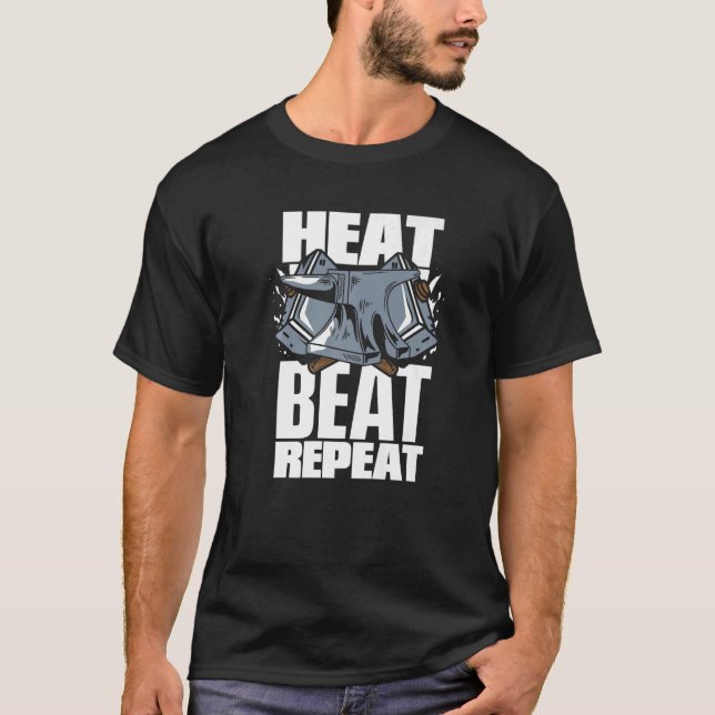Värme Beat Repeat Hobby Legend Forging Anvil  T Shirt (Framsida)