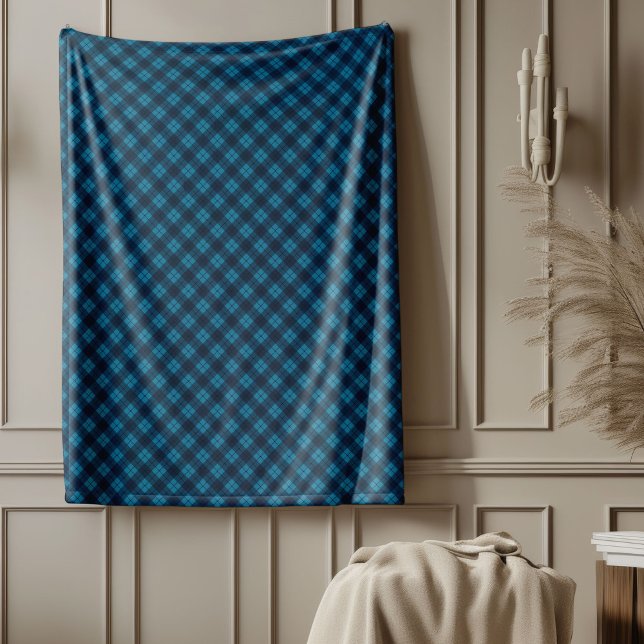 Varmmarflottans Play Blanket Traditional Tartan-ut Fleecefilt (Warm Navy Plaid Blanket Traditional Tartan Look)