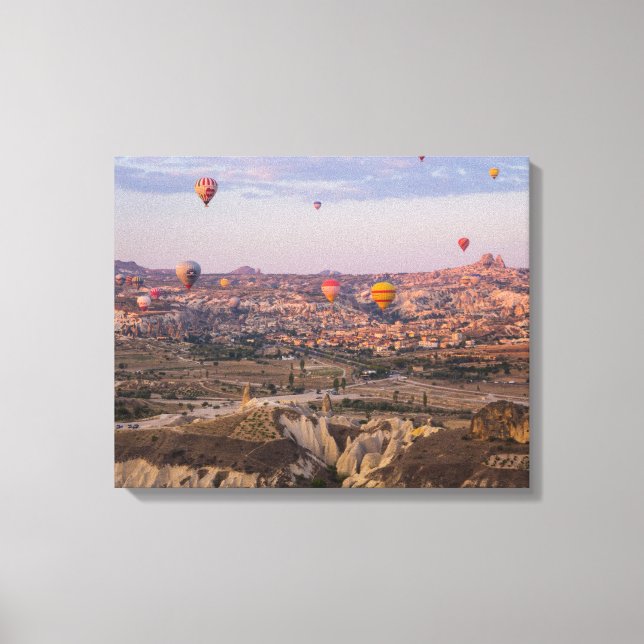 Varmt luftballonger över Cappadocia Canvastryck (Framsida)