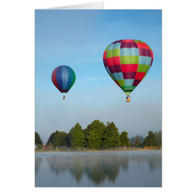 Varmt luftballonger över en sjö, NZ Hälsningskort (Framsidan)