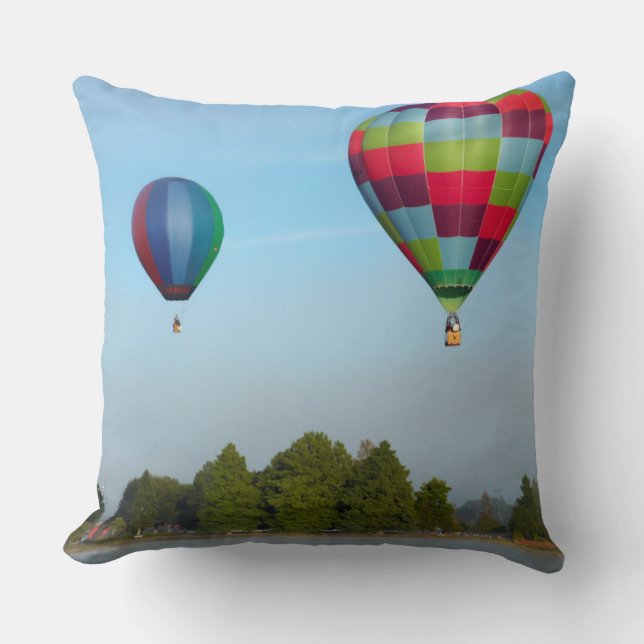 Varmt luftballonger över en sjö, NZ Kudde (Framsida)