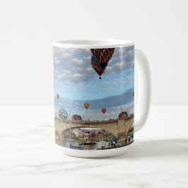 Varmt luftballonger över London Bridge 2026 Kaffemugg