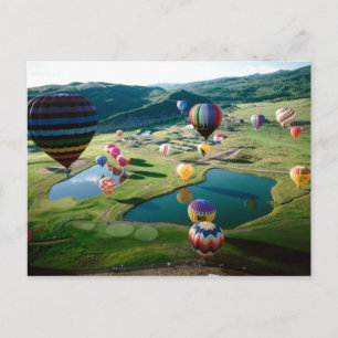 Varmt luftballonger över sjöar vykort