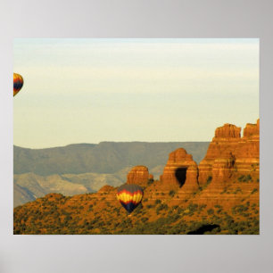 Varmt luftballonger vid Sedona, Arizona, USA. Poster