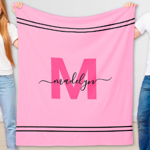 Varmt Rosa Flickaktigt Skript Namn Monogram Fleecefilt