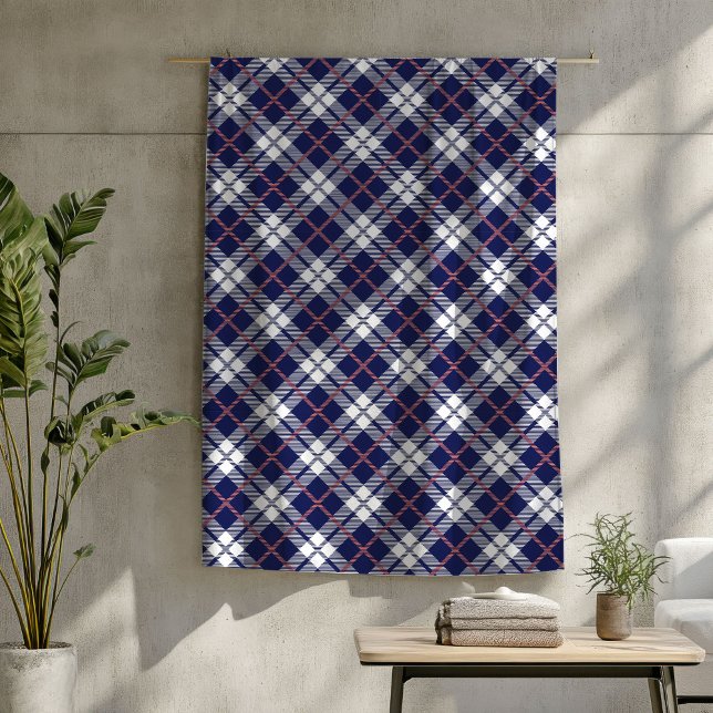 Varmvattenspräglat i Coral och Tavy Tartan Design Fleecefilt (Warm Plaid Blanket in Coral and Navy Tartan Design)