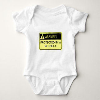 Varna som skyddas av en Redneck Tee