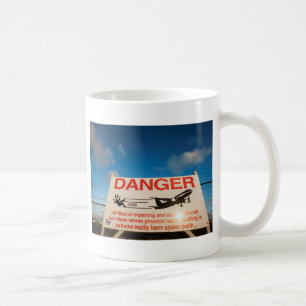 Varna underteckna nära flygplats för St. Maarten Kaffemugg