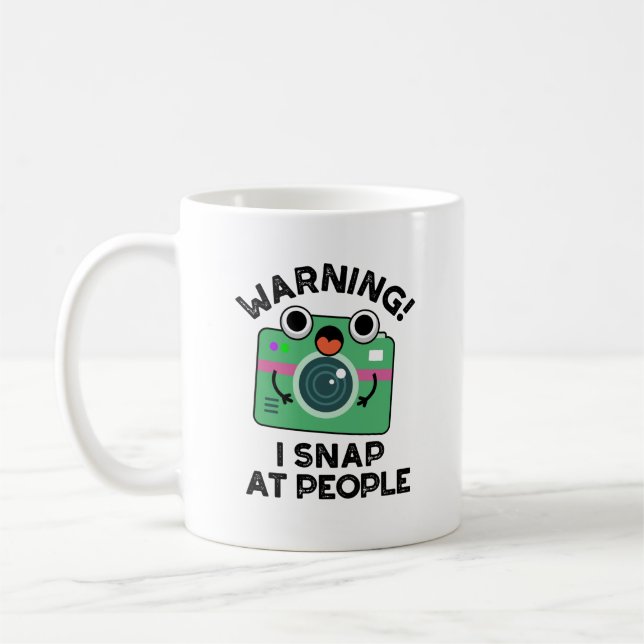 Varning att jag skakar på People Funny Camera Pun Kaffemugg (Vänster)