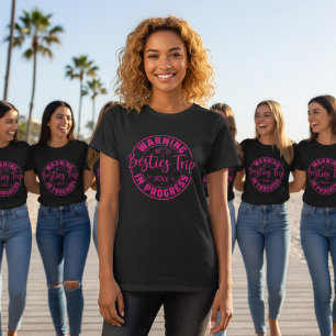 Varning Besties Resa i Magenta Progress på Black T Shirt