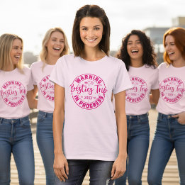 Varning Besties Resa i Progress-Magenta om Rosa T Shirt