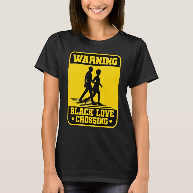 Varning Black Kärlek Korssing African American Cou T Shirt (Framsida)