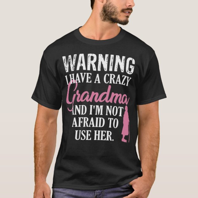 Varning CRAZY Grandma Funny Grandma-kompisar häxa T Shirt (Framsida)