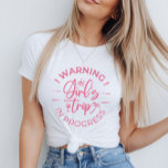 Varning: Flickor Resa i Progress Cute T Shirt<br><div class="desc">Få redo att vrida huvuden och göra minnen med den här varningen: Flickor Resa i Progress 2025 T-shirt! Oavsett om du är på väg till stranden, staden, bergen eller precis ut på stan med dina kuster, är den här roligten och den djärva garantin perfekt för gruppfoton, resdagar och oförglömligt äventyr....</div>