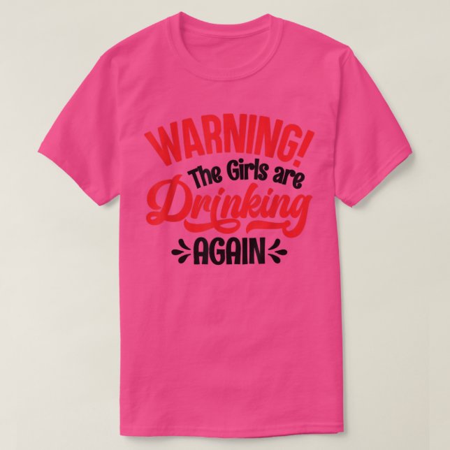 Varning Flickorna dricker igen T-Shirt (Design framsida)