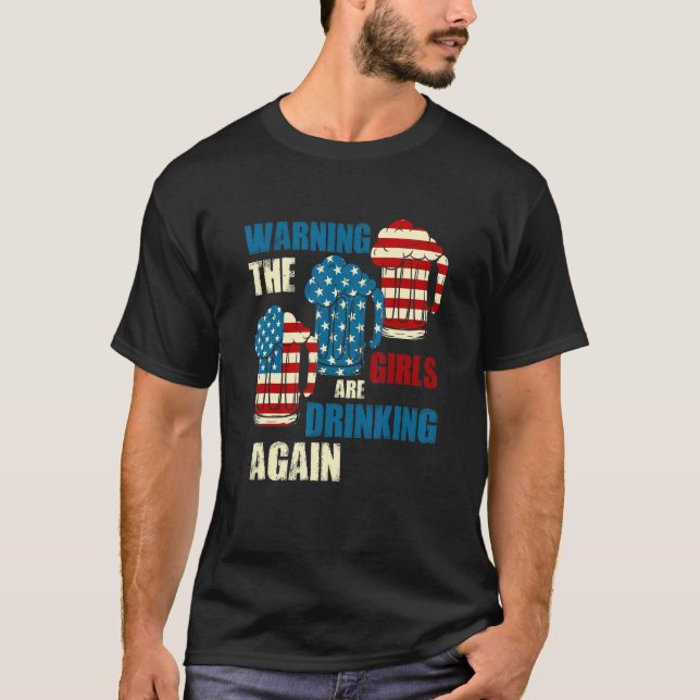 Varning för att flickorna dricker igen USA flagga  T Shirt (Framsida)