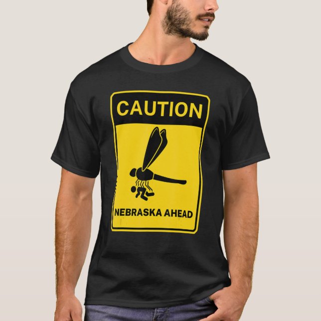 Varning Gatuskylt Nebraska Ahead Random Meme T Shirt (Framsida)