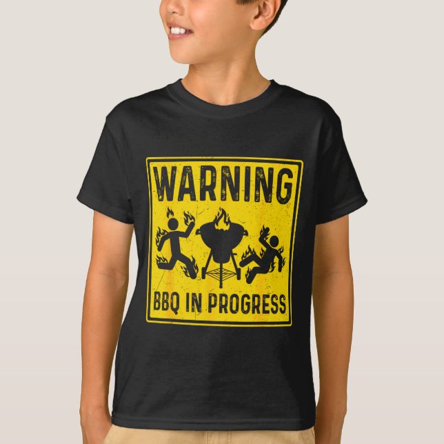 Varning grillning pågår rolig grillning barbecue t shirt (Framsida)