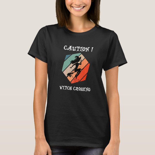 Varning Häxa Korsar Halloween 2022 Uttalande T Shirt (Framsida)
