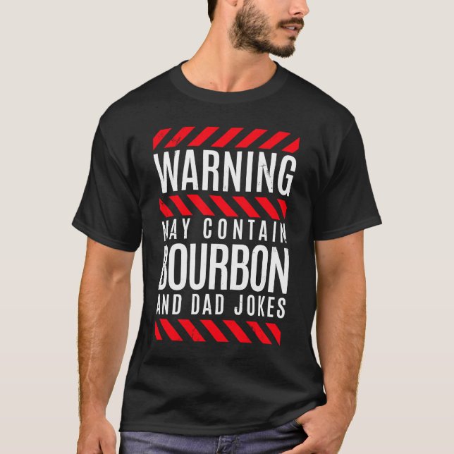 Varning innehåller Bourbon Whiskey Pappa Pun & Jok T Shirt (Framsida)