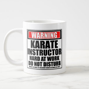 Varning Karate-instruktör hårt på jobbet Jumbo Mugg
