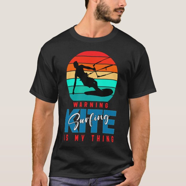 Varning Kitesurfing Är Min Grej T-Shirt (Framsida)