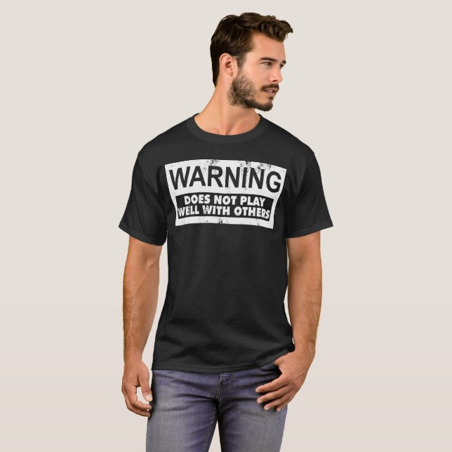 VARNING: LEKER INTE VÄL MED ANDRA TEE SHIRT (Hel framsida)