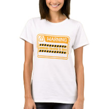 Varning Någon Elektrisk Är Här Citat T-Shirt