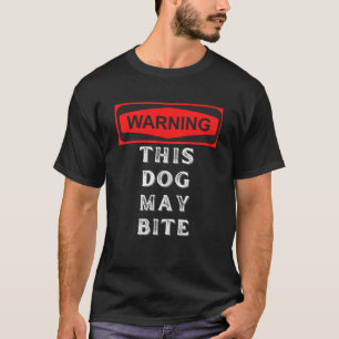 varning om att hund kan ha bita t shirt