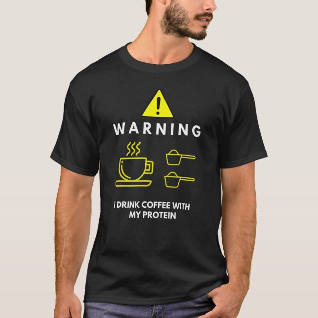 Varning om att jag dricker kaffe med min proteinsp t shirt (Framsida)