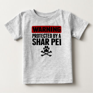 Varning som skyddas av en Shar Pei Tee