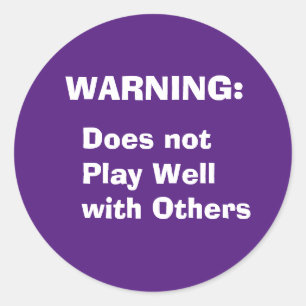 Varning! Spelar inte bra med andra Mugg Runt Klistermärke