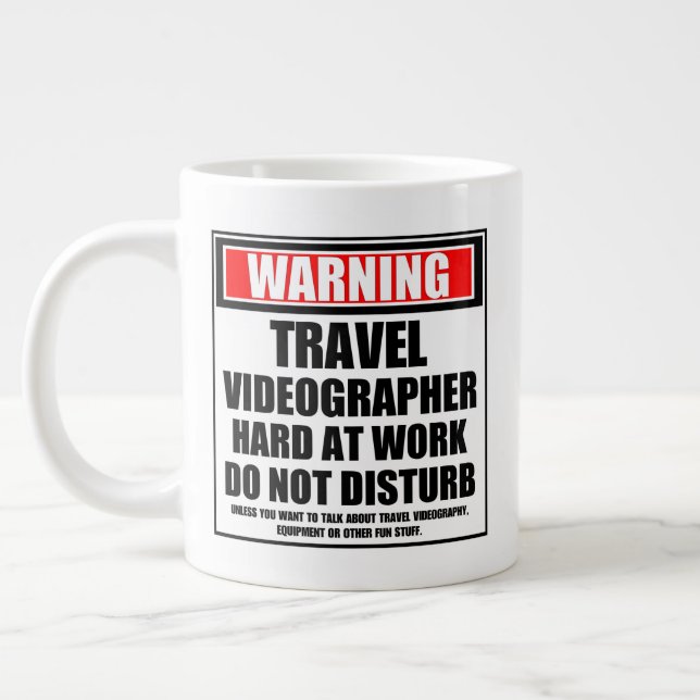 Varning Travel Videograf-maskinens hårda arbete Jumbo Mugg (Vänster)
