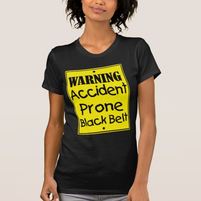 Varningsolyckan Prone Black Bälte Shirt Tee Shirt (Framsida)