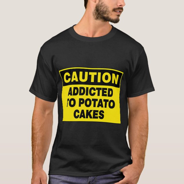 VARNINGSSKILT: BEROENDE AV POTATISKAKOR, NYFIKENHE T SHIRT (Framsida)